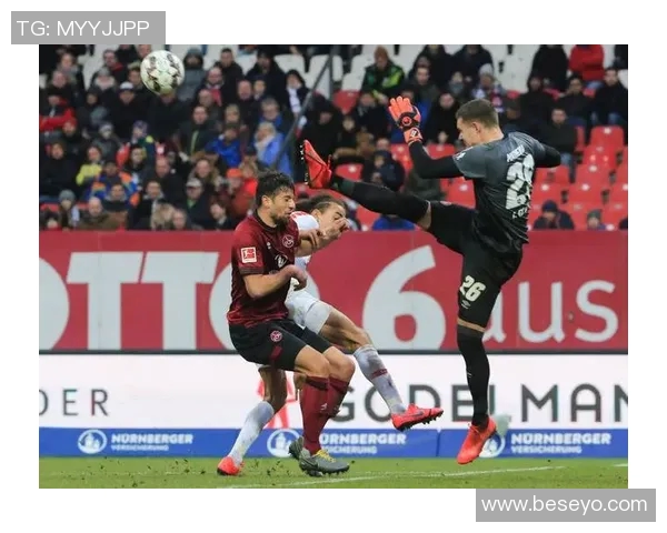 帕德博恩与汉堡激战正酣谁能在德乙赛场上笑到最后